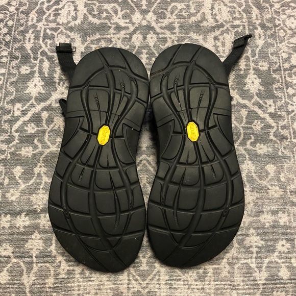 Like new Chaco double strap with toe loop - Picture 6 of 7